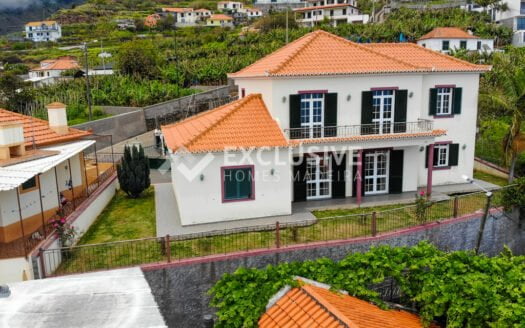 Maison traditionnelle spacieuse de 3 chambres à coucher avec une belle vue à Tábua- Ribeira