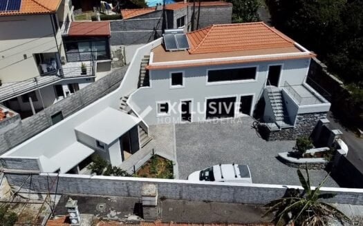 Large detached traditional stone House with huge backyard in Funchal - Santo Antonio