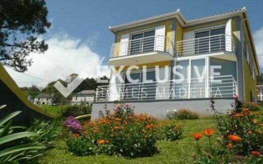 Spacious T3 House with garden offered fully furnished in modern style and all comfort