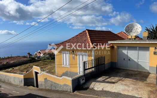 Old T6 Stone House in rural area in Prazeres