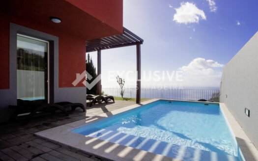 Luxury semi-detached Villa with Pool in Arco da Calheta