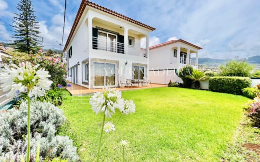 Casa Darcey - A Captivating 3-Bedroom Villa with Enchanting Views in Estreito da Calheta, Madeira