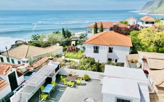 Charming Townhouse in Exclusive Jardim do Mar with Stunning Ocean Views!