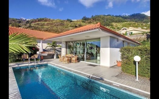 Modern bungalow with beautiful sea views and heated pool in Arco da Calheta, Madeira