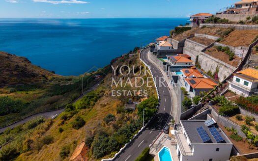 Homepage <trp-post-container data-trp-post-id='26347'>Modern 3-Bedroom Villa with Private Pool and Panoramic Ocean Views in Ribeira Brava, Madeira</trp-post-container>